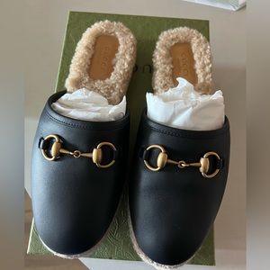 Brand new / never worn Gucci shoes. Women’s size 39. Super comfy